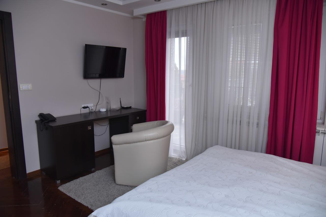 B&B Park Sremcica 외부 사진